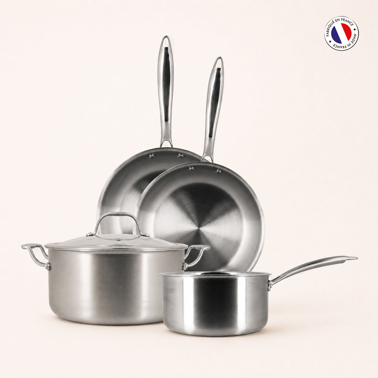 Set de 4 pièces Triply Menastyl en acier inoxydable : 2 poêles, 1 casserole et 1 faitout avec couvercle, fabrication française