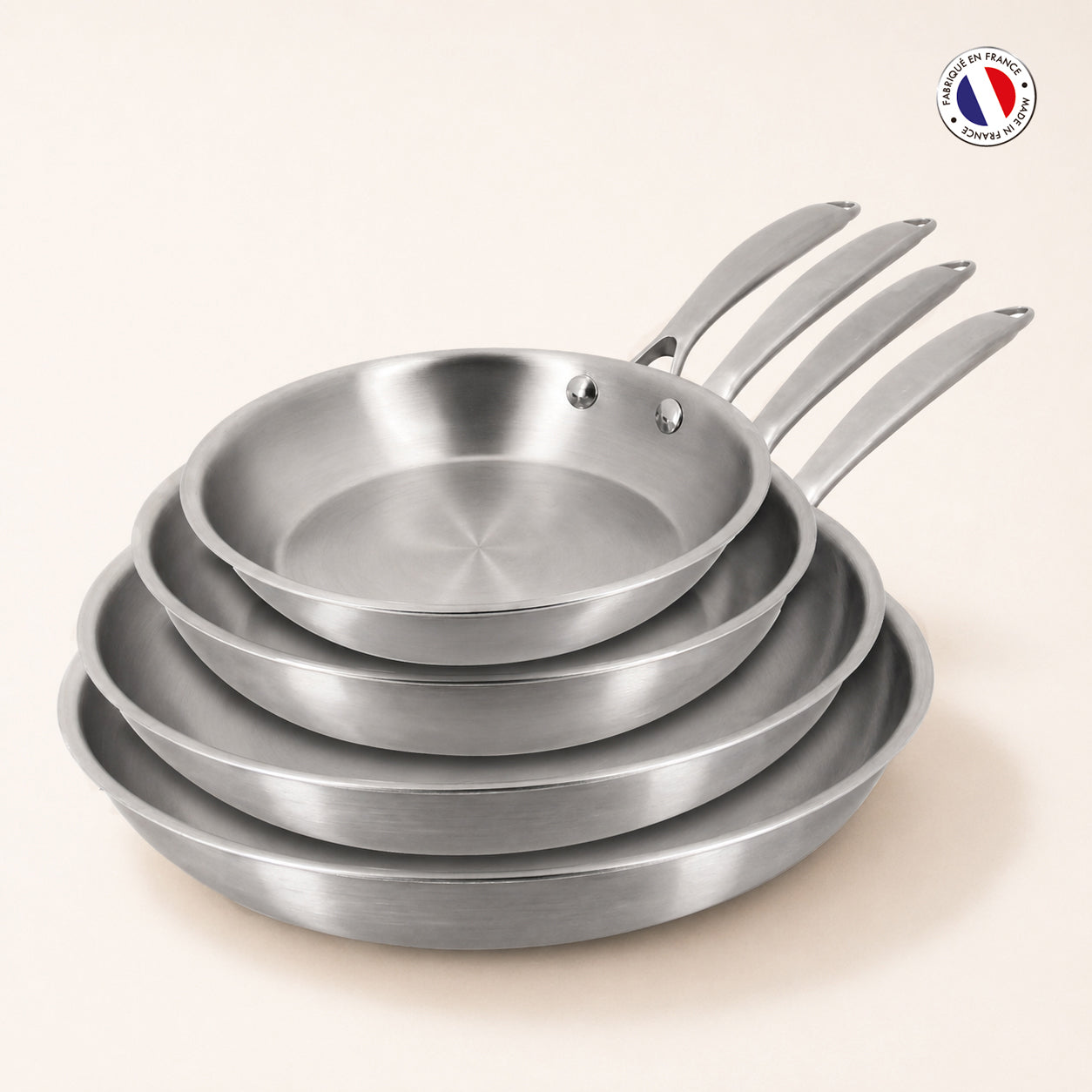 Set de 4 poêles Triply Menastyl en acier inoxydable empilées, tailles 20 à 32 cm, fabrication française