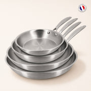 Set de 4 poêles Triply Menastyl en acier inoxydable empilées, tailles 20 à 32 cm, fabrication française