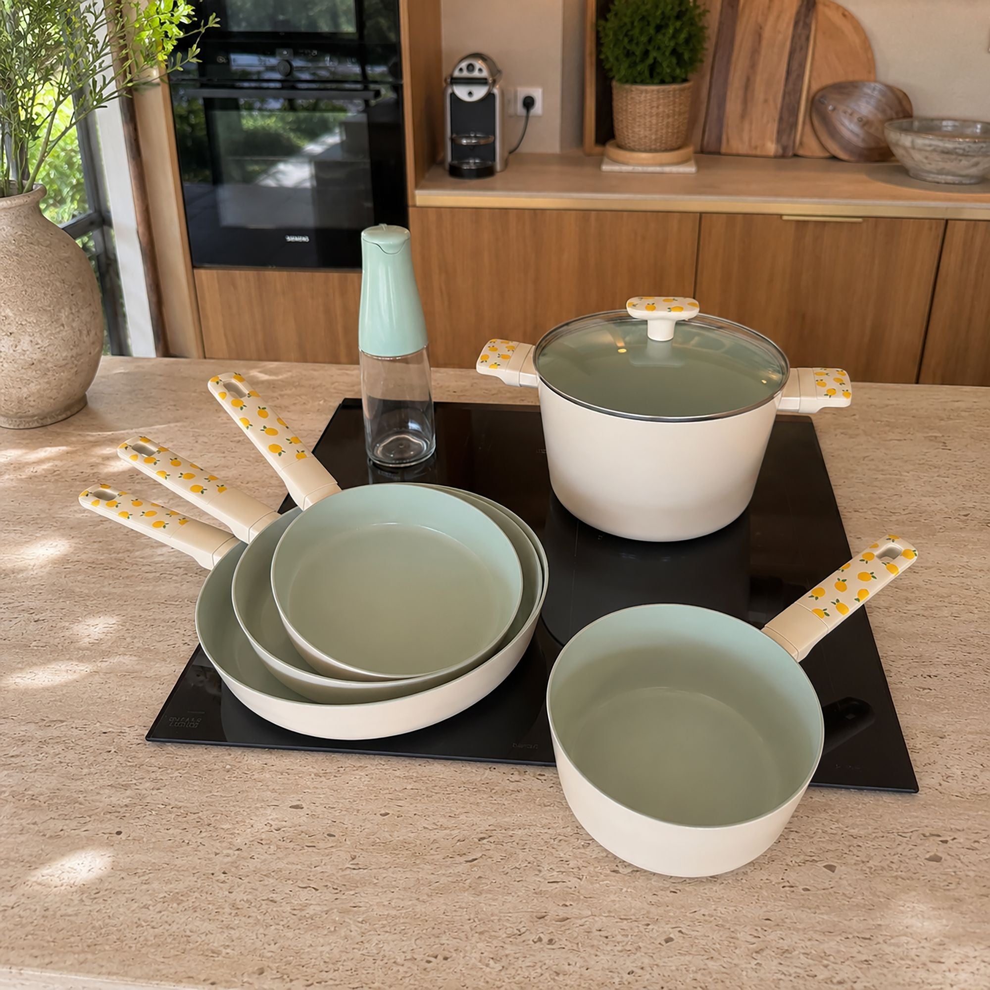 Set de 5 pièces Citron en aluminium blanc et vert pastel avec poêles et casserole sur plaque induction