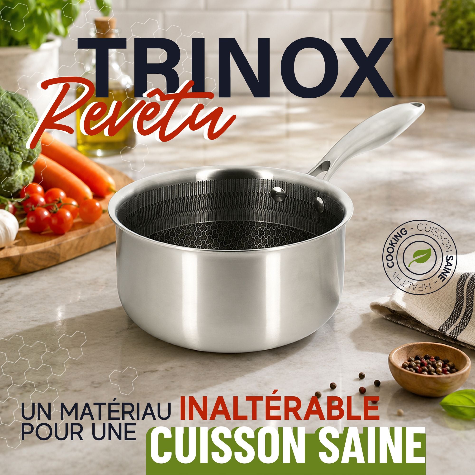 Casserole Trinox 16cm en inox avec revêtement antiadhésif, intérieur noir texturé, posée sur plan de travail avec légumes frais