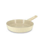 Poêle Marguerite 24cm en aluminium beige Menastyl, vue de face sur fond blanc