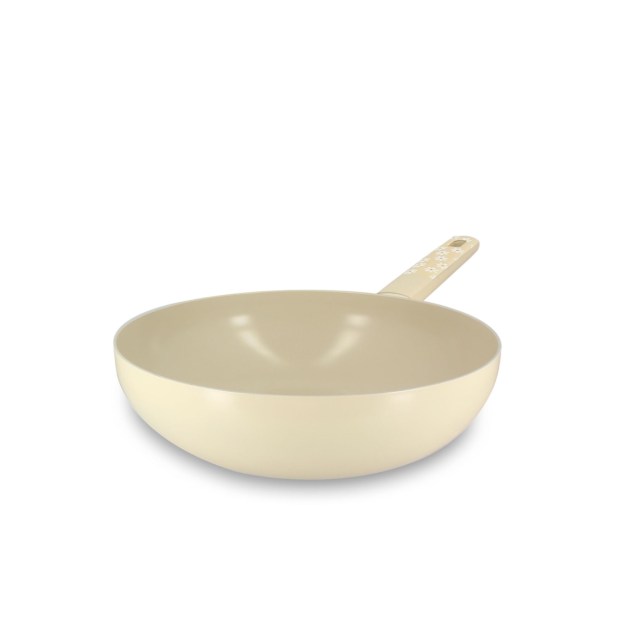 Wok Marguerite 28cm en aluminium beige Menastyl, vue de trois-quarts avec manche ergonomique