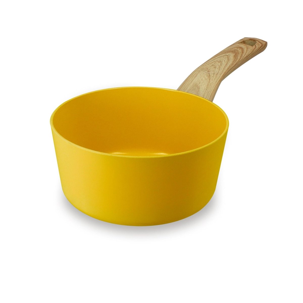 Casserole Colorama 16 cm jaune avec manche en bois, vue trois quarts sur fond blanc