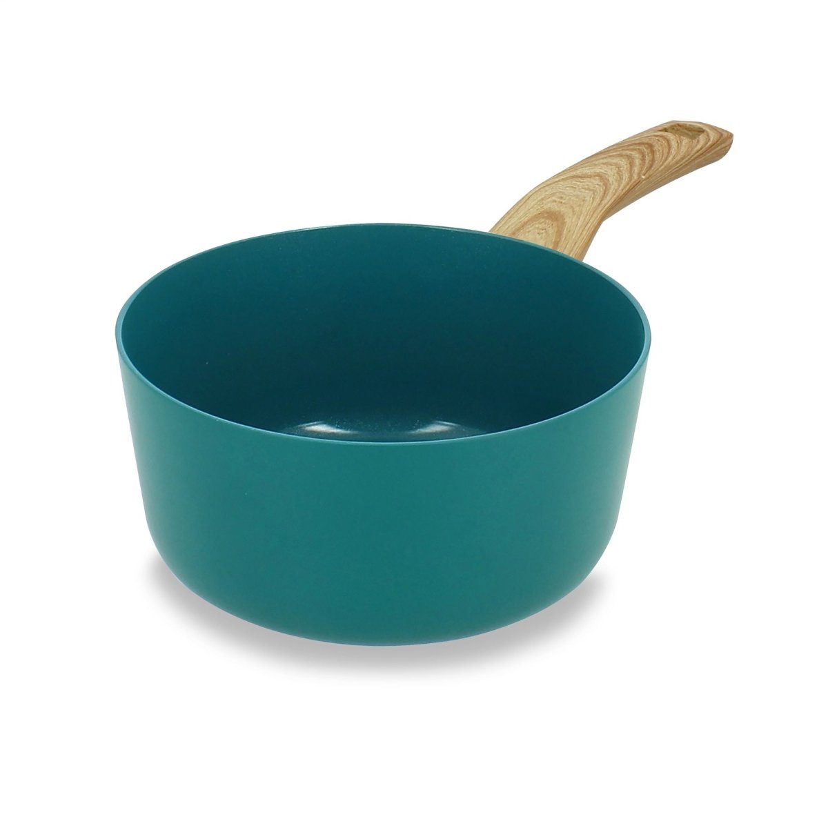 Casserole Colorama 18 cm en aluminium bleu canard avec manche bois, vue trois quarts sur fond blanc