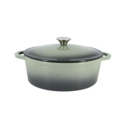 Cocotte en fonte ovale 4L Volcano Menastyl verte avec couvercle et poignées, vue principale sur fond blanc