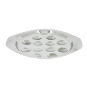 Lot de 6 assiettes à escargots en acier inoxydable Menastyl avec 12 cavités, vue de trois-quarts sur fond blanc