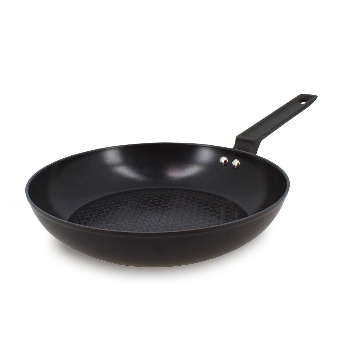 Poêle First 26cm en aluminium noir Menastyl avec revêtement antiadhésif et manche ergonomique, vue de trois quarts