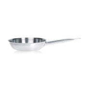 Poêle professionnelle inox 20 cm Menastyl avec manche tubulaire, vue de profil sur fond blanc