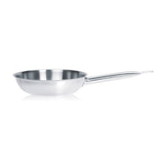 Poêle professionnelle 24 cm en acier inoxydable Menastyl avec poignée tubulaire, vue latérale sur fond blanc