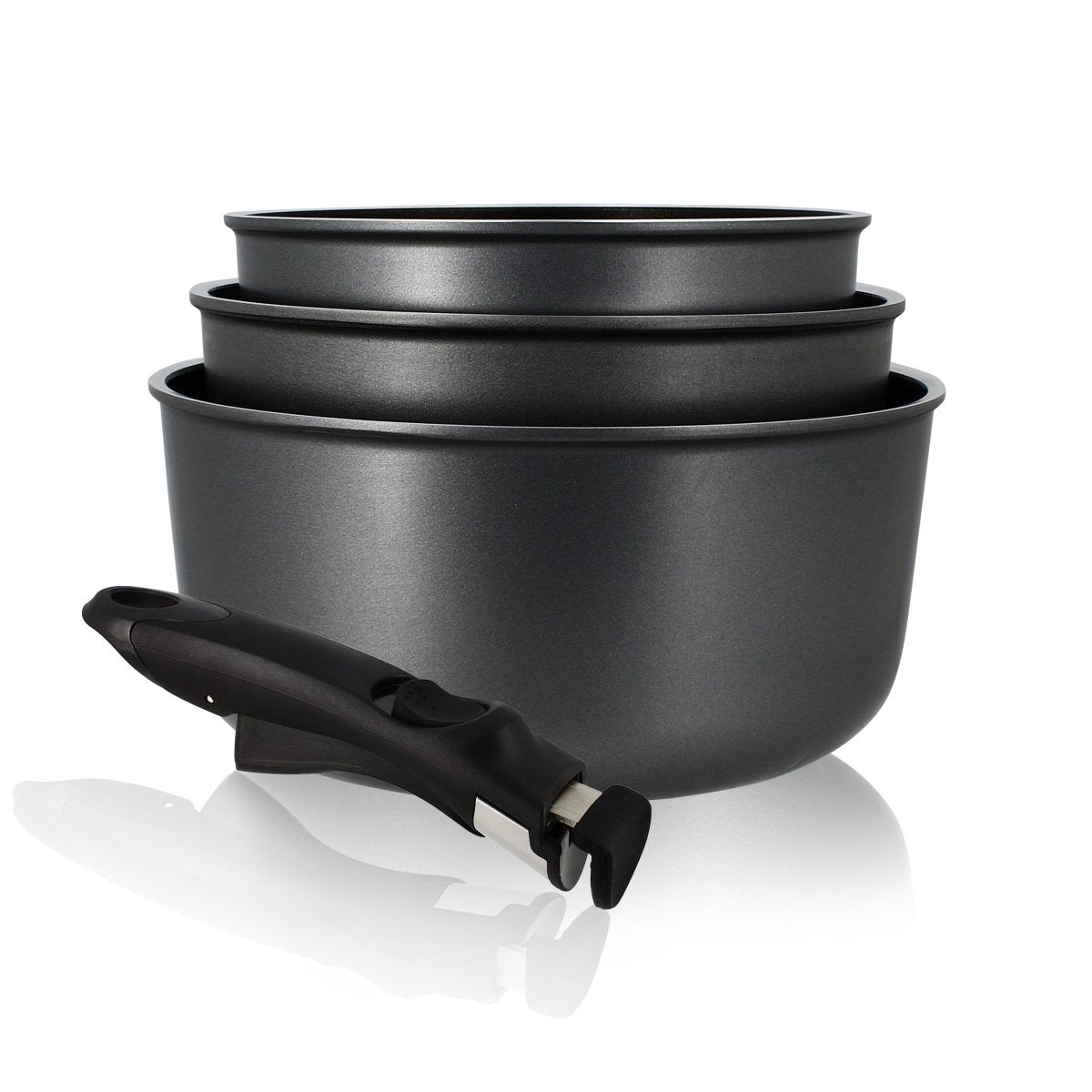 Set de 4 pièces casseroles aluminium noir Menastyl avec poignée amovible bakélite, empilées en vue frontale