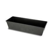 Moule à cake Amandine 30 cm en acier carbone noir Menastyl, vue de trois quarts sur fond blanc