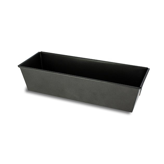 Moule à cake Amandine 30 cm en acier carbone noir Menastyl, vue de trois quarts sur fond blanc