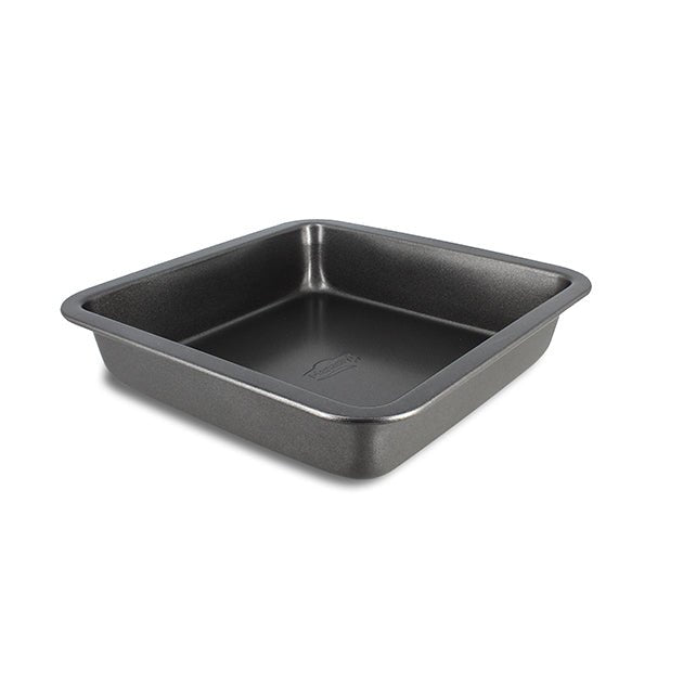 Moule Amandine carré 21 cm en acier carbone antiadhésif Menastyl, vue trois-quarts sur fond blanc